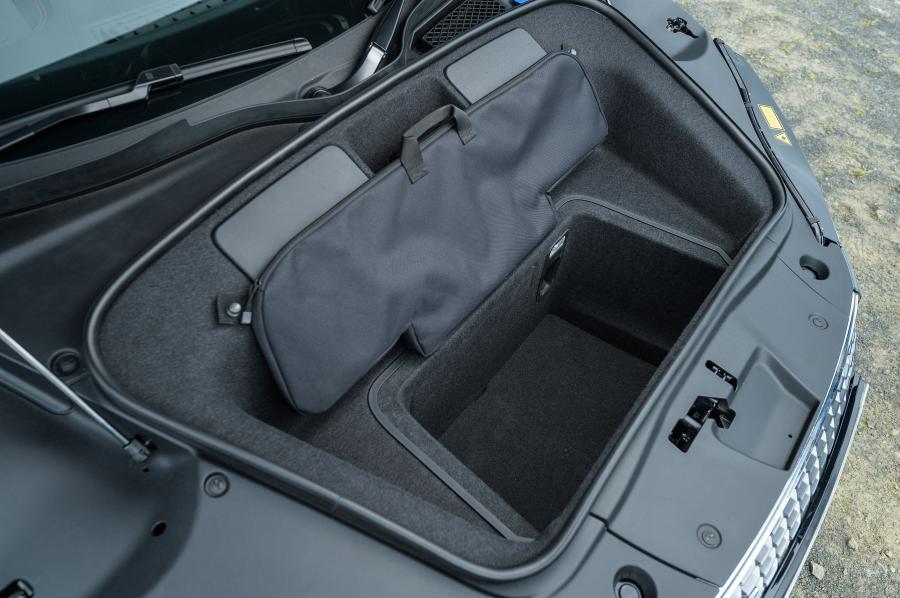 Багажник Audi R8 Spyder V10 Plus 2017 года  (UK) (фото 21 из 40)